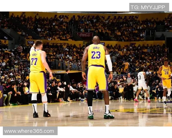 海斯称赞东契奇传球能力与老詹联手将形成强大牵制力