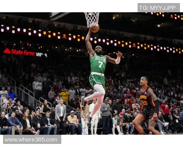 杰伦布朗28次出手仅得27分表现平平5次失误影响球队效率